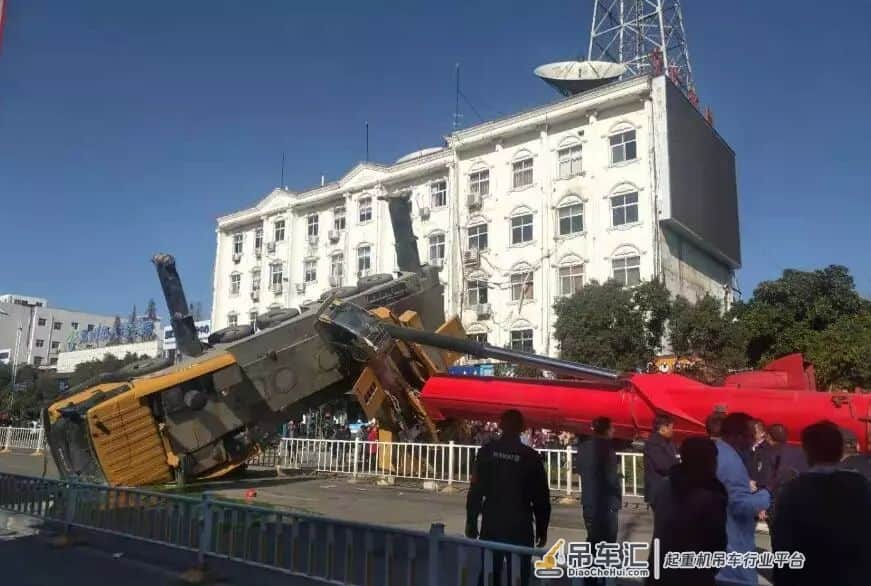 河南一作业吊车倾覆致1死2伤，这10大安全操作注意事项你必须了解