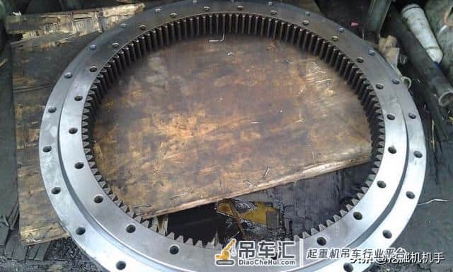 吊车还是千金顶?回转支承拆装的五大注意事项