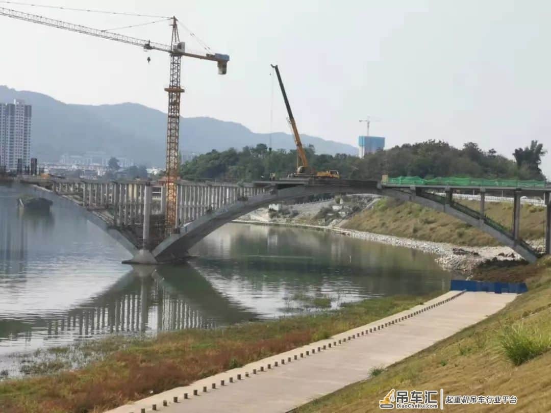 市政分公司首台特殊基础塔式起重机拆除