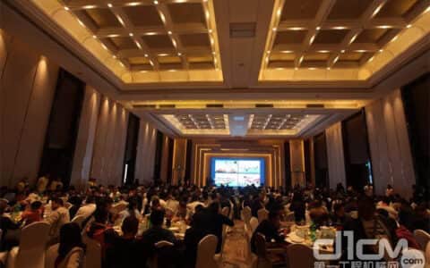 领航新利器 徐工汽车起重机京六新品发布