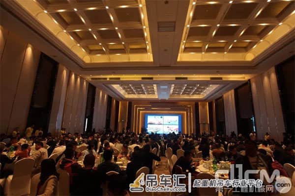 领航新利器 徐工汽车起重机京六新品发布