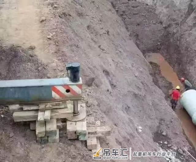 用生命在打腿！说的就是这位高手