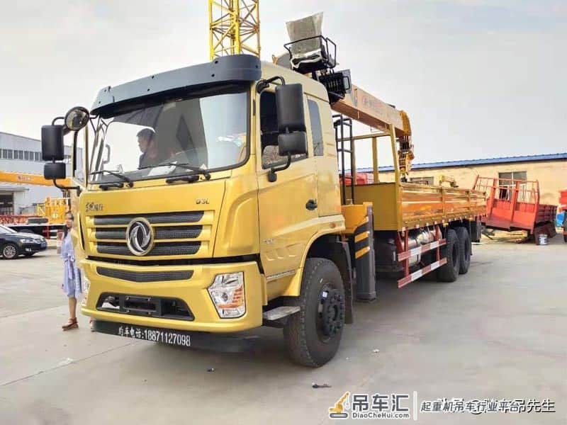 东风专底后双桥程力霸龙12吨随车吊霸气出征，这三点很重要