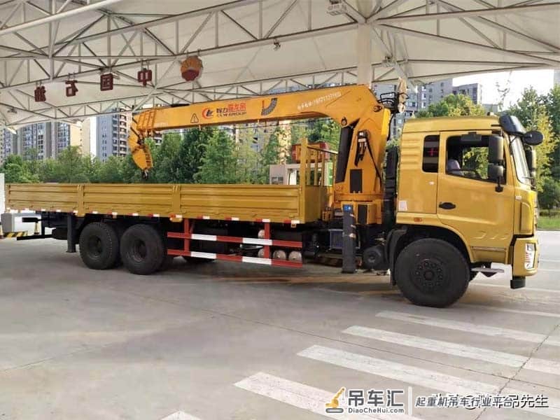 东风专底后双桥程力霸龙12吨随车吊霸气出征,这三点很重要