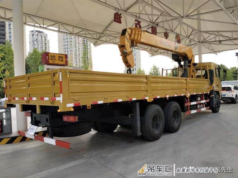 东风专底后双桥程力霸龙12吨随车吊霸气出征,这三点很重要