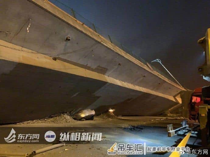 无锡垮桥被压车辆正拖出 起吊桥体需8辆500吨吊车