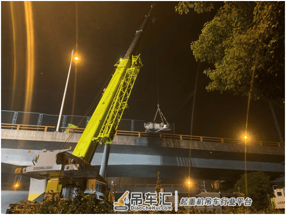 无锡高架桥侧翻事故致3死2伤 中联重科十余台起重机正在救援