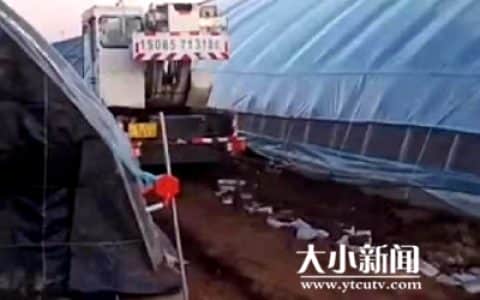烟台：大吊车深陷泥潭进退两难? ?越野车“不自量力”施救拽断绳