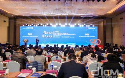 6巨头首次同台 与业界同仁共话工程起重机行业高质量发展