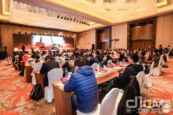 6巨头首次同台 与业界同仁共话工程起重机行业高质量发展