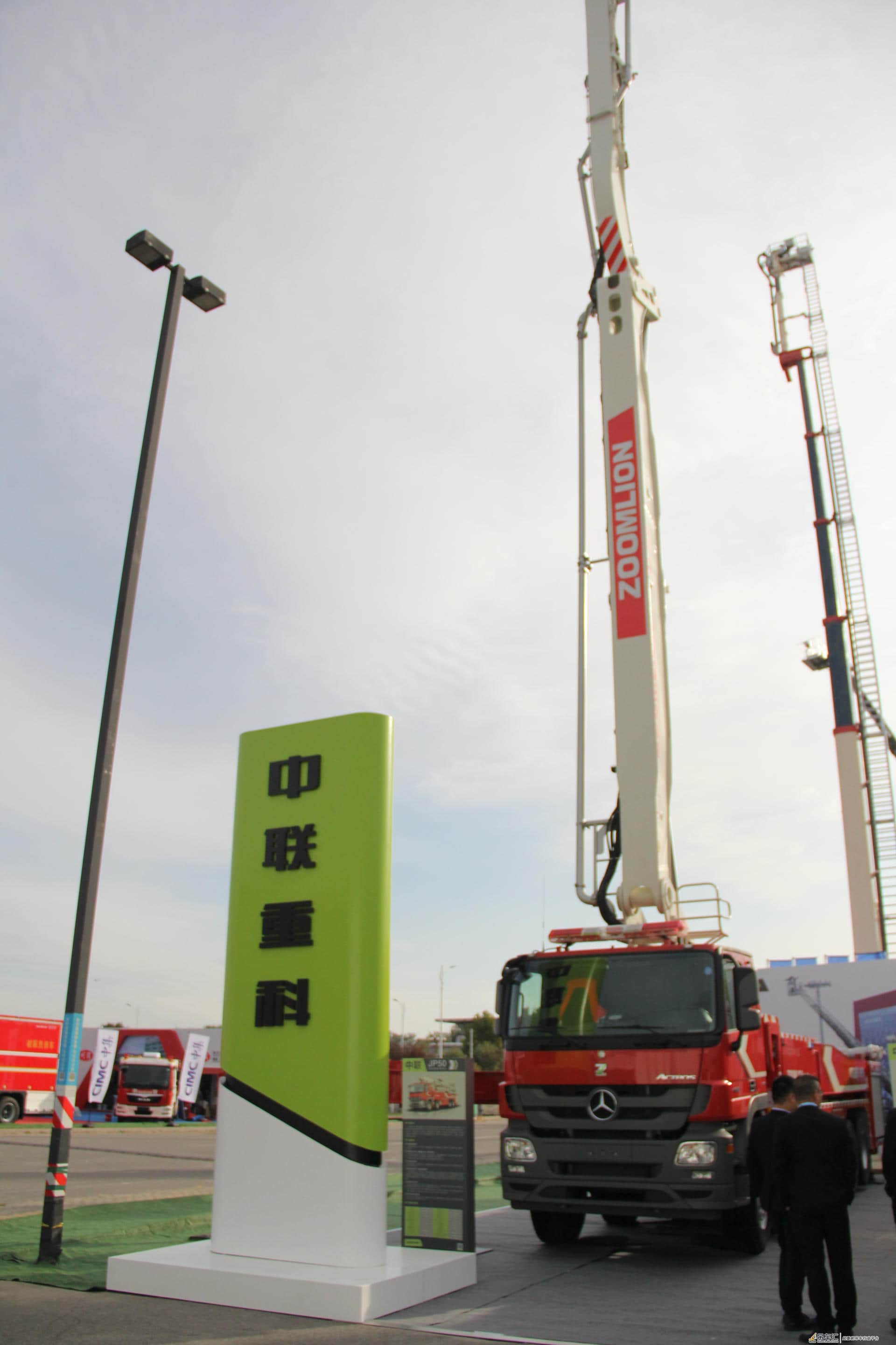 7大救援利器亮相中国国际消防展 中联重科再展“硬核”实力