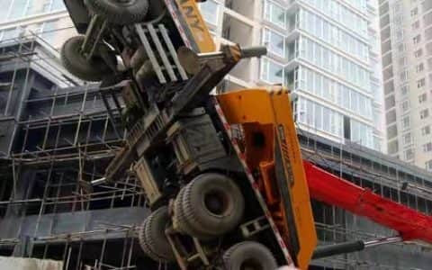 吊车事故解析，再也不用担心翻车了！