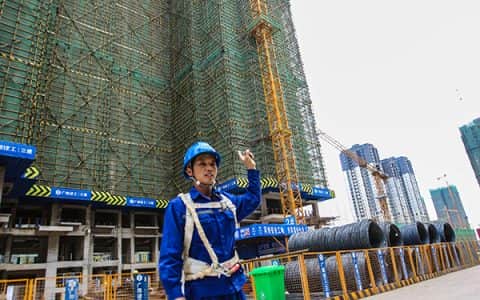 「12小时」揭秘“金蓝领”——吊起“广西高度”的人