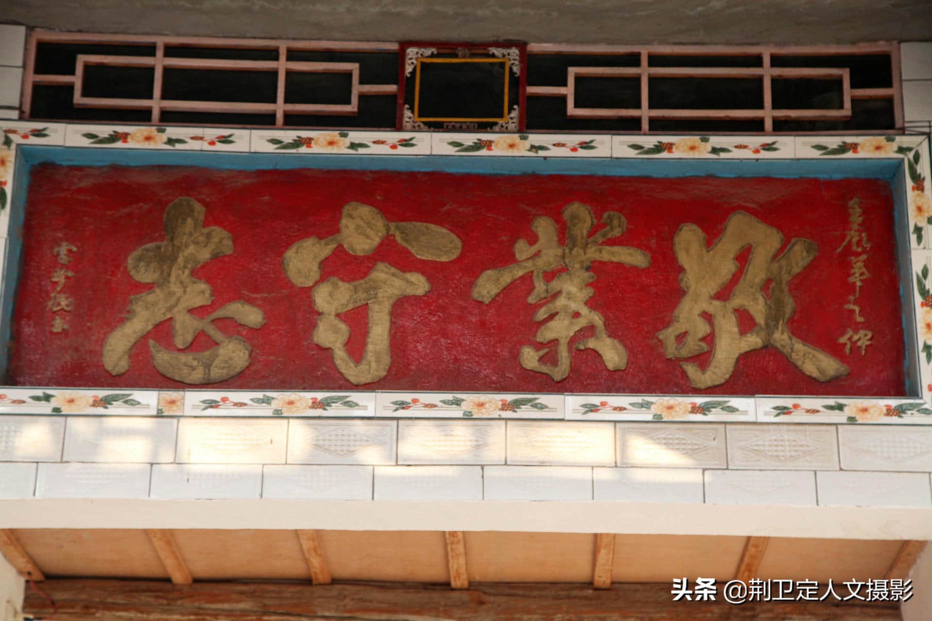 79岁农村老人自制“木吊车”,独自翻修房子不请人,看看啥样