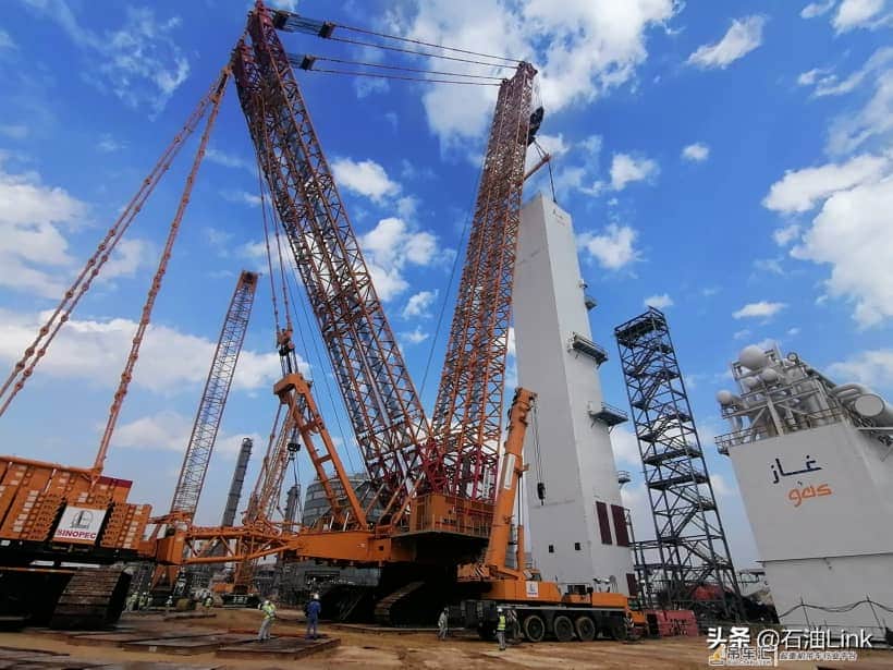 全球最大!中国制造的4000吨级履带式起重机在沙特大显身手
