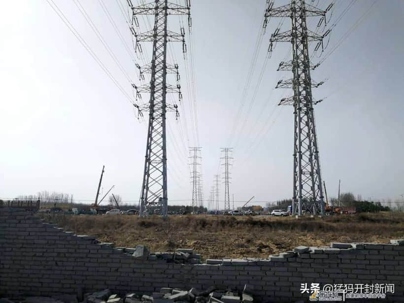 开封供电公司:吊车施工寻帮助 现场看护保安全