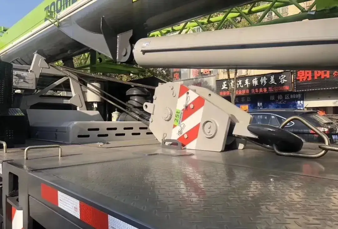 极光绿新款25吨,平平无奇41m五节臂,亮点是啥?