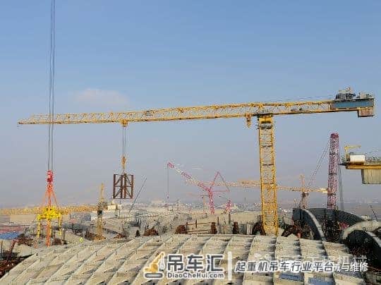 中国出口最大吨位塔机进驻科威特施工 中联重科海外再创新记录