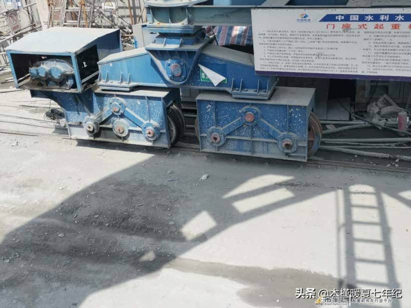 门坐式起重机司机平凡而又不平凡的一天