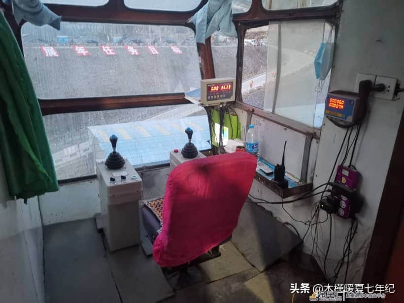 门坐式起重机司机平凡而又不平凡的一天