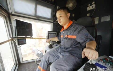 广州港这个起重机司机不简单，老师傅喊他“磨人精”