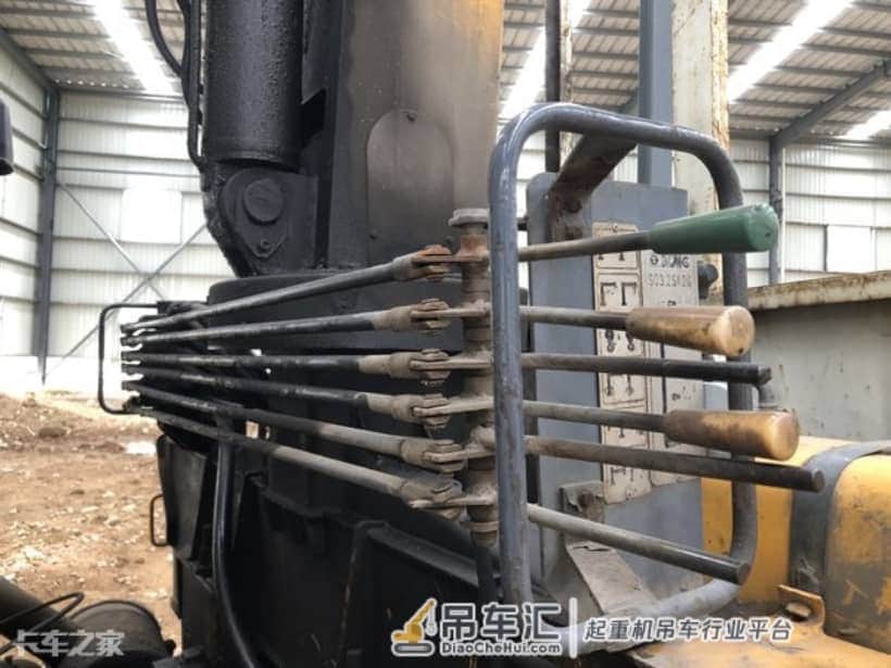 4吨级起重装置+徐工吊机，7年的东风多利卡随车吊干起活来不含糊