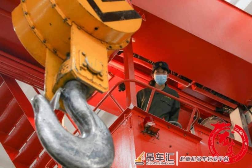 董艳红:铁路“空姐”十米高天吊作业一干就是30年