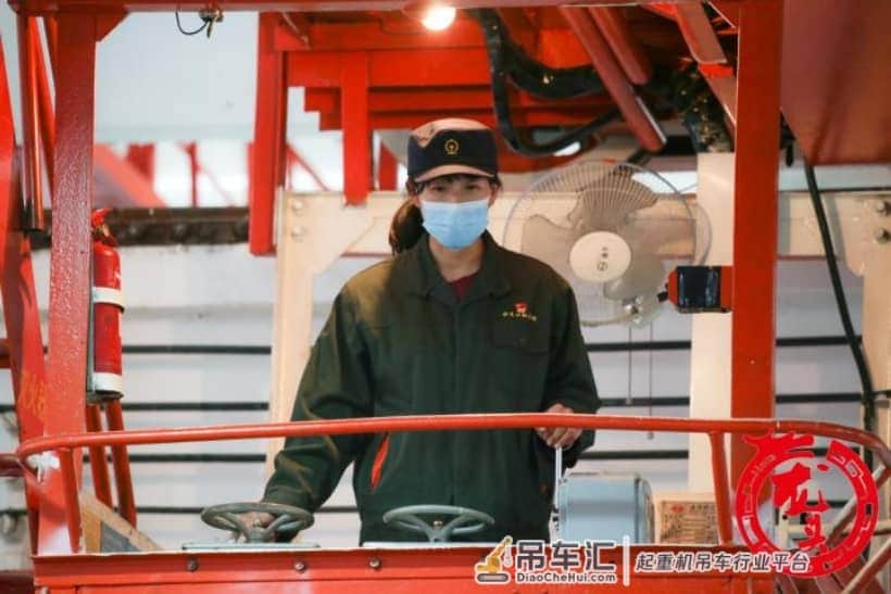 董艳红:铁路“空姐”十米高天吊作业一干就是30年