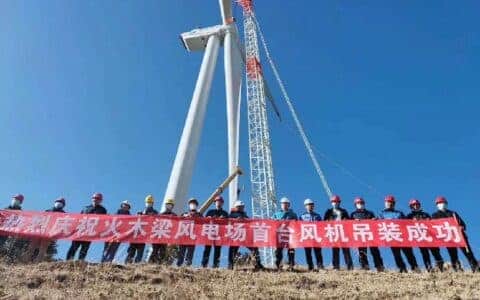 华电集团创国内超100米风机分体吊装先河