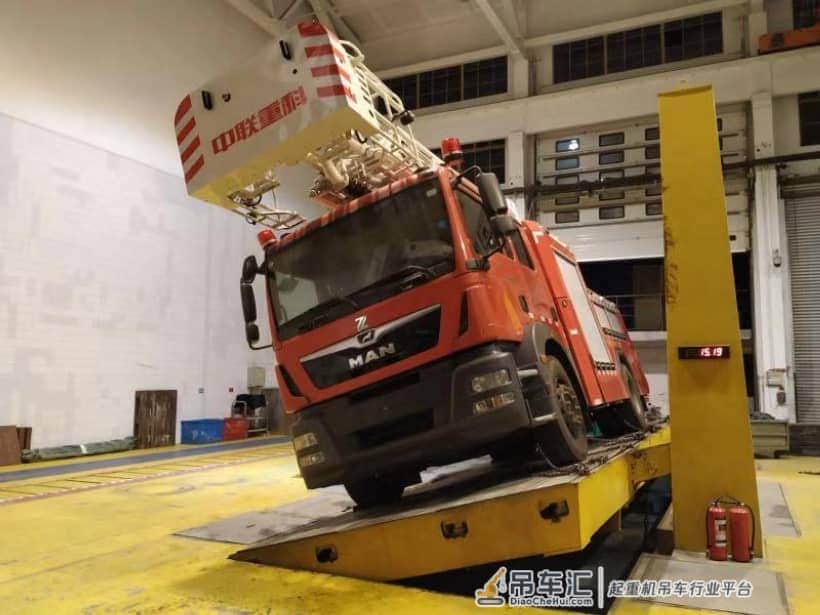 城市消防救援硬核战车!中联重科下线国内首款城市主战云梯消防车