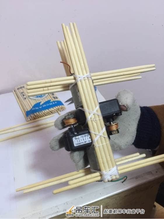 用筷子自制吊车,别说!性能很不错