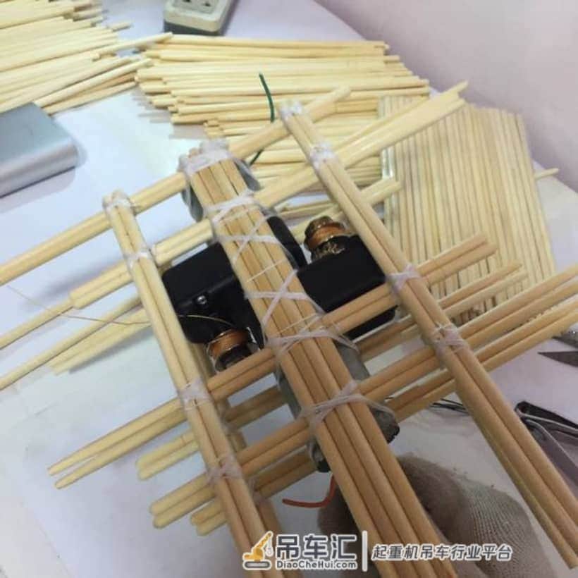用筷子自制吊车,别说!性能很不错