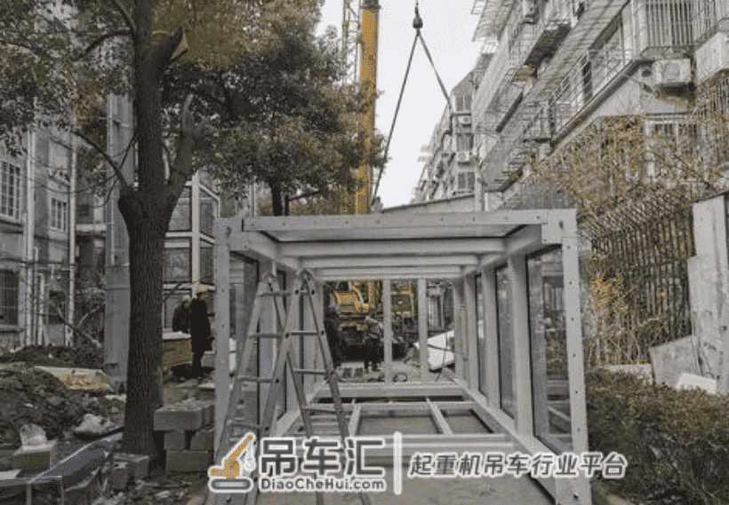 南通这个老小区加装电梯今天吊装!预计春节前竣工