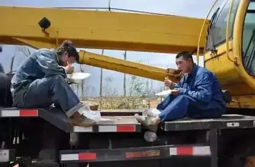 吊友们，下辈子你还开吊车嘛？