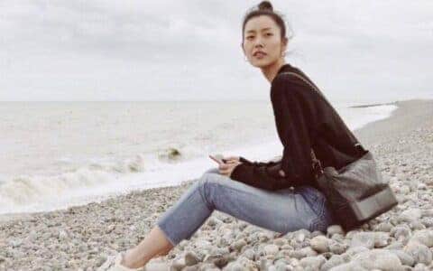 国内顶级武打演员，没戏拍就去给银行吊车，根本没把自己当明星