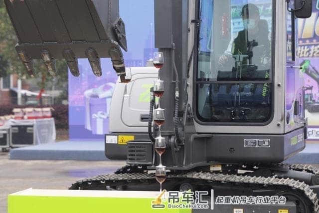 挖掘机百万级直播诞生！6人获中联重科小挖半年使用权