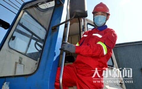 化肥及时送到地头！大港工匠吊装10000袋化肥未划破一袋