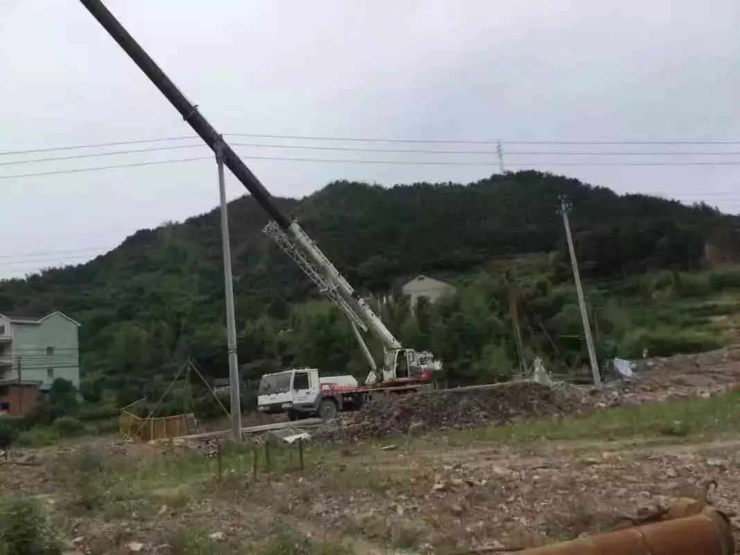 10KV高压线下干活,这就是在玩命