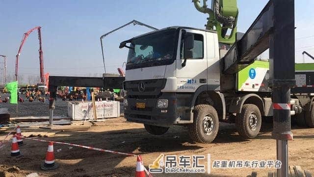 再上“前线”!中联重科泵车千里驰援西安“小汤山” 医院建设