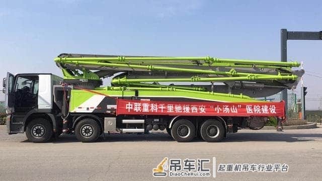 再上“前线”!中联重科泵车千里驰援西安“小汤山” 医院建设