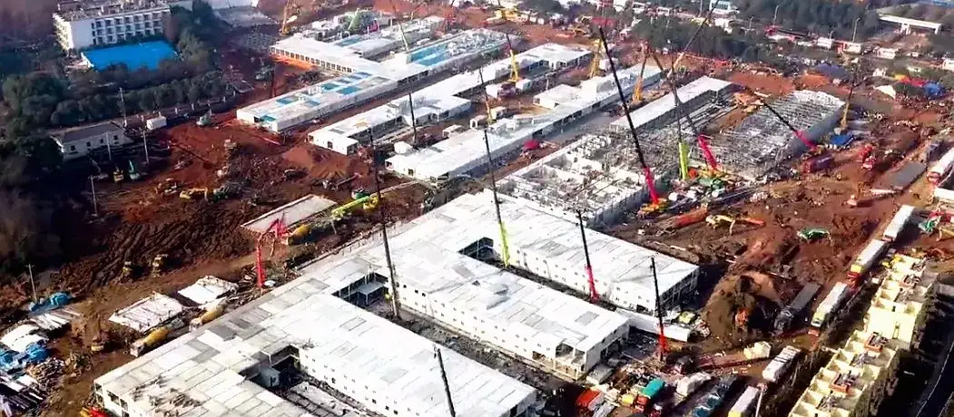 徐工、三一、中联齐聚!都是支援疫区建设的吊装人