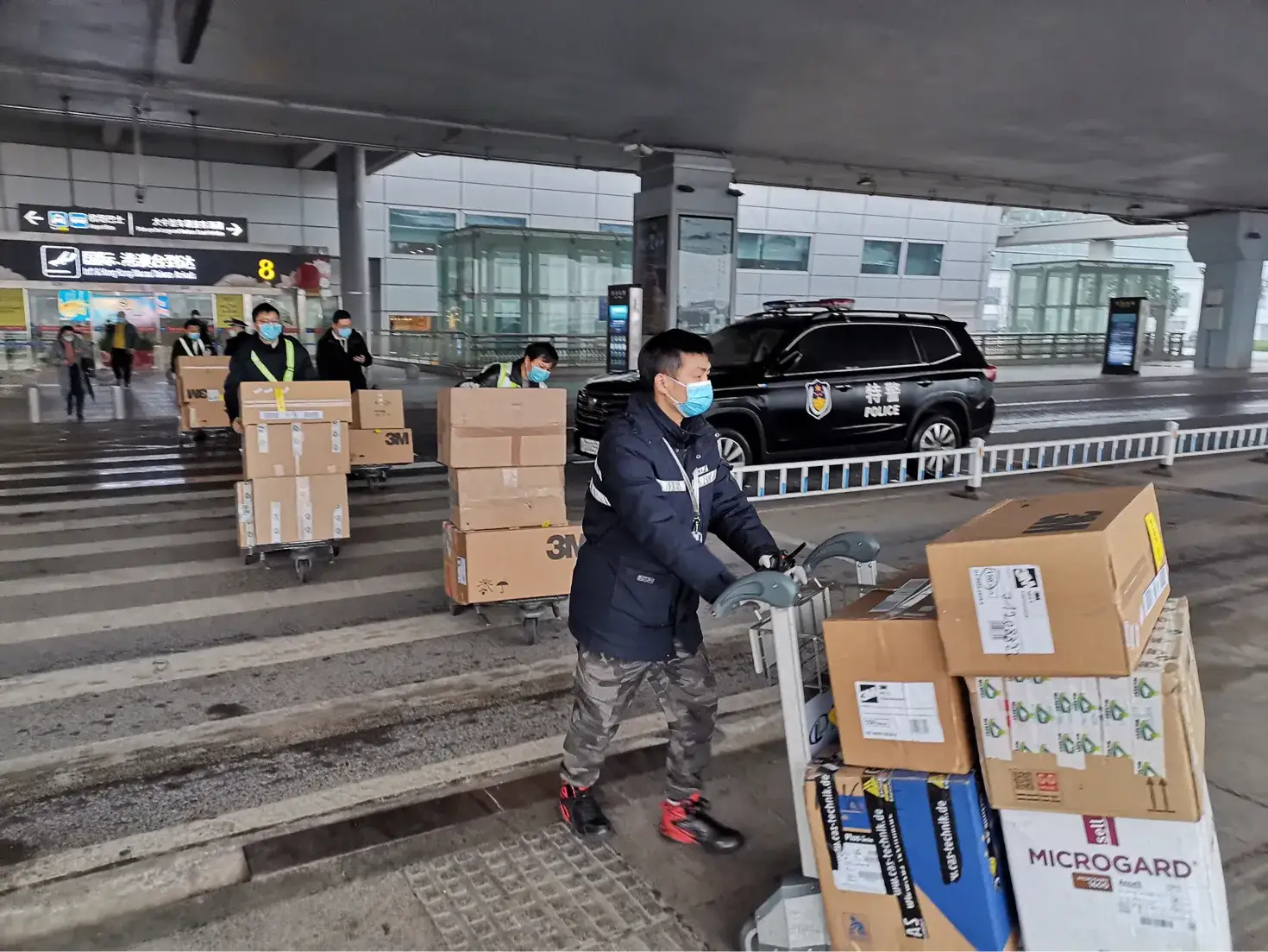 最新!中联重科首批海外采购医疗防护物资今晨运抵长沙