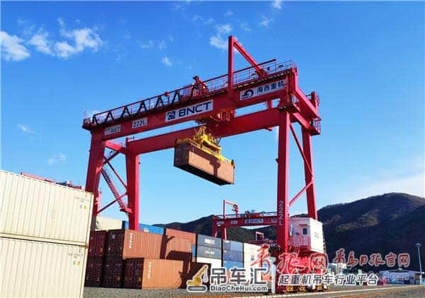 青岛海西重机2台自动化轨道吊交付韩国釜山新港