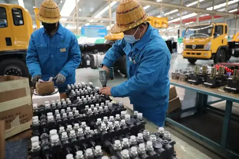 硬核复工！森源起重机开启网络直播“云看车”