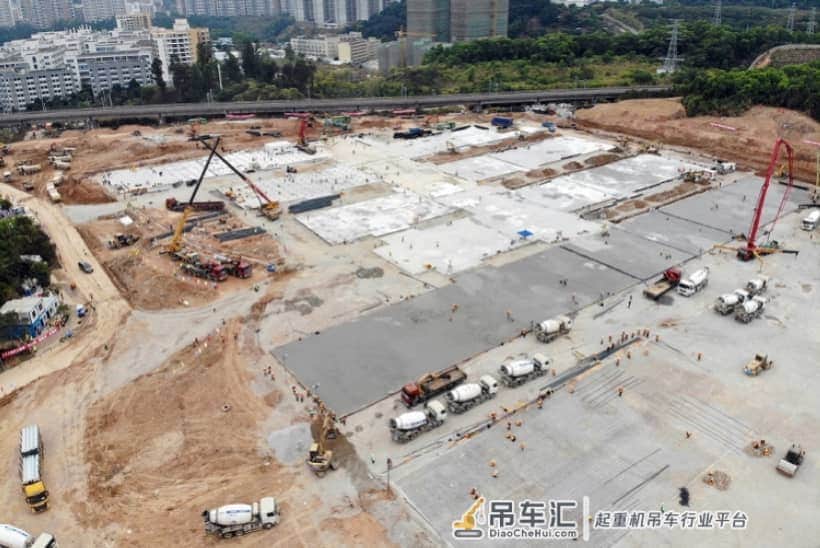 直击深圳版小汤山建设！进度快的已在建二层，数十台吊车同时作业