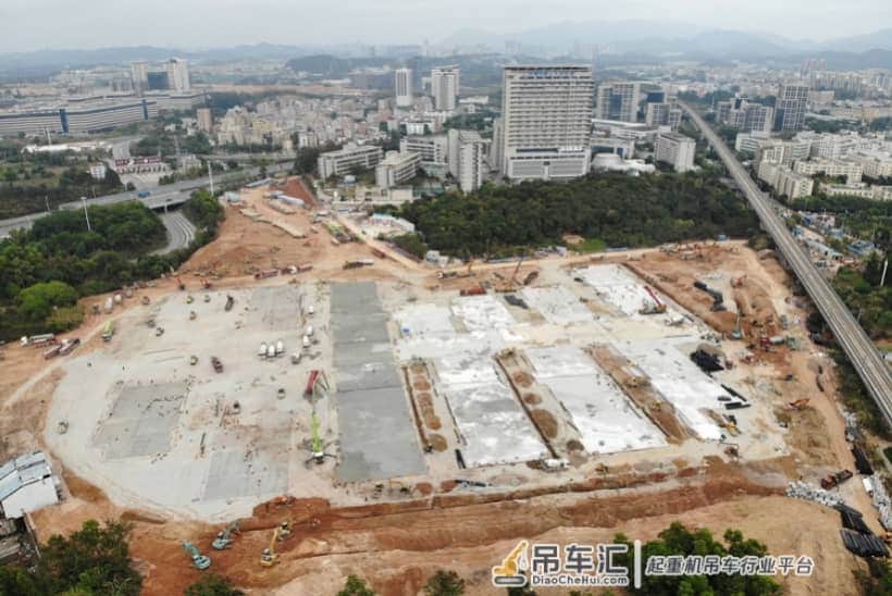 直击深圳版小汤山建设！进度快的已在建二层，数十台吊车同时作业