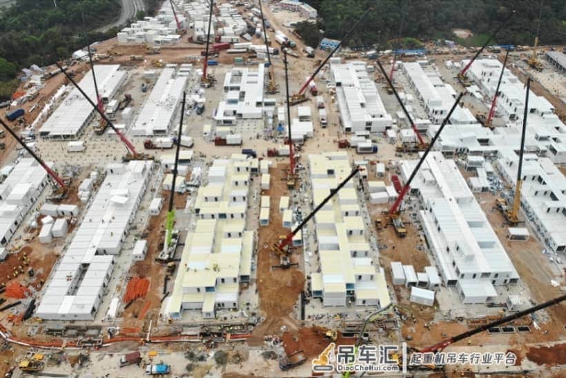 直击深圳版小汤山建设！进度快的已在建二层，数十台吊车同时作业