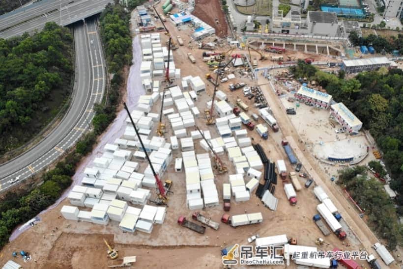 直击深圳版小汤山建设！进度快的已在建二层，数十台吊车同时作业