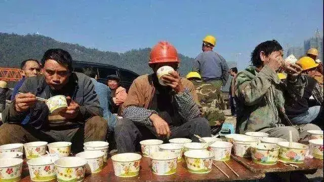 吊友:我怕肺炎,我更怕没钱