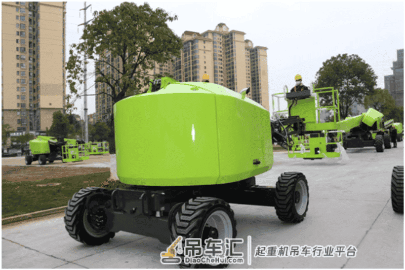 出发!中联重科40台汽车起重机奔赴建设一线